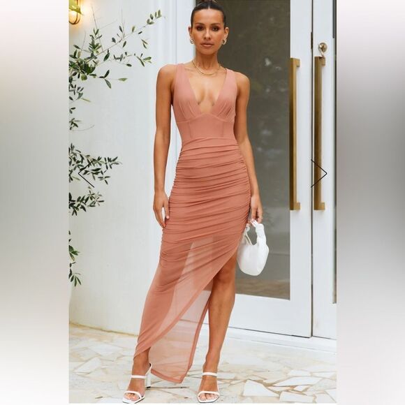 HELLOMOLLY ESTATE ESCAPES MAXI DRESS in color blush size XS NWT - Picture 1 of 15